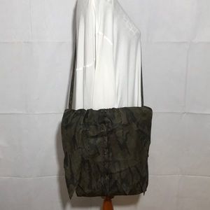 Meyers Brand VTG Camo Color Slouchy Leather Crossbody Purse Bag Army Green